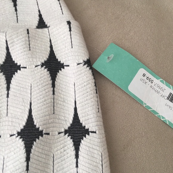 Patterned skirt - Picture 3 of 3